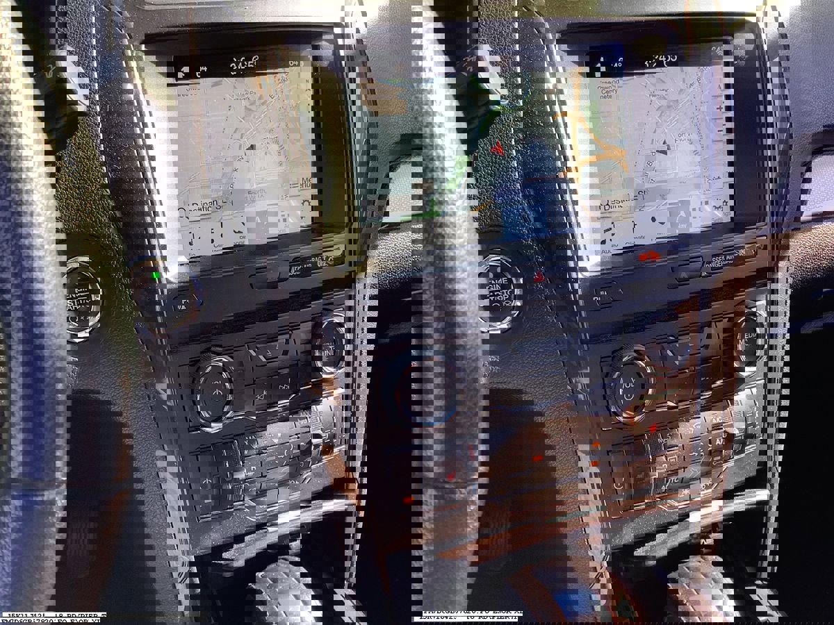 Used 2018 Ford Explorer XLT w/ Equipment Group 202A image 11