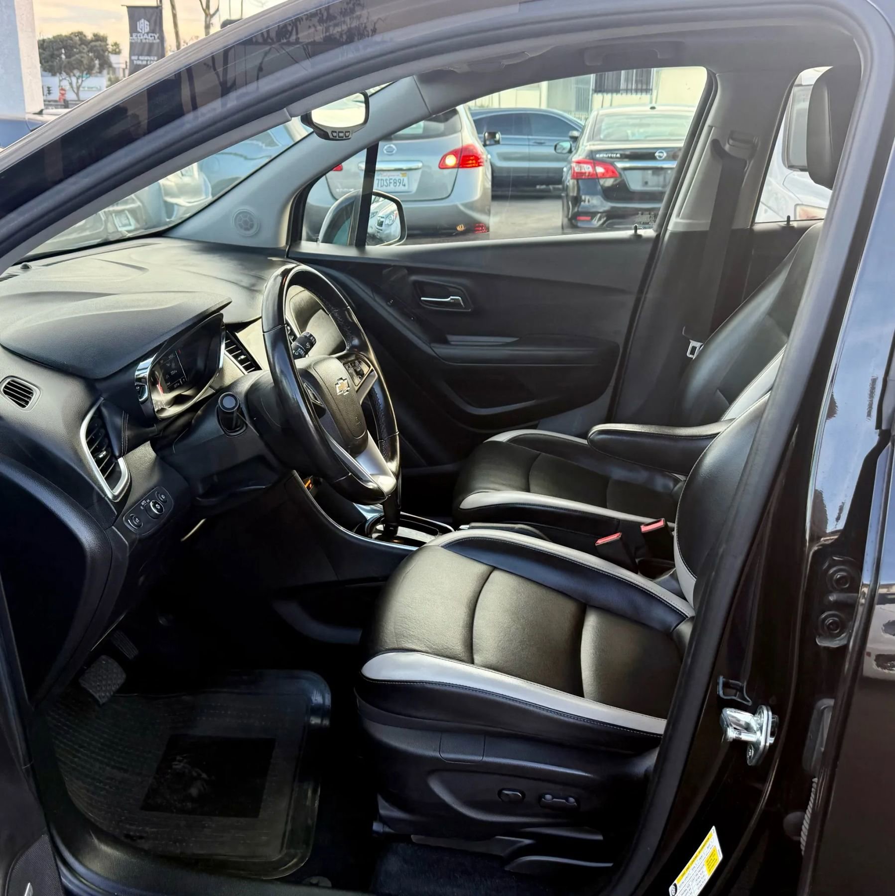 Used 2018 Chevrolet Trax Premier w/ Midnight Edition image 11