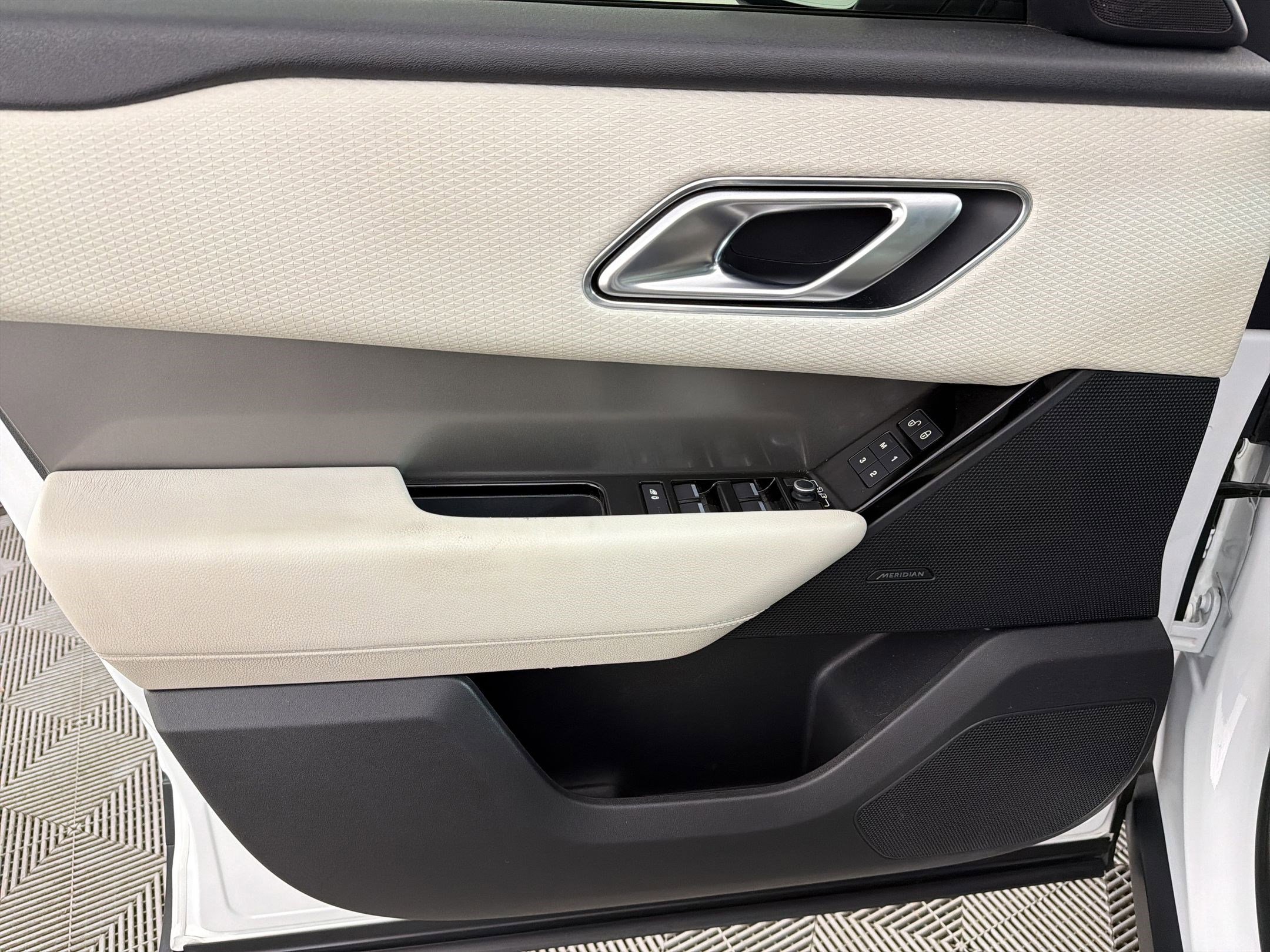 Used 2020 Land Rover Range Rover Velar S image 13