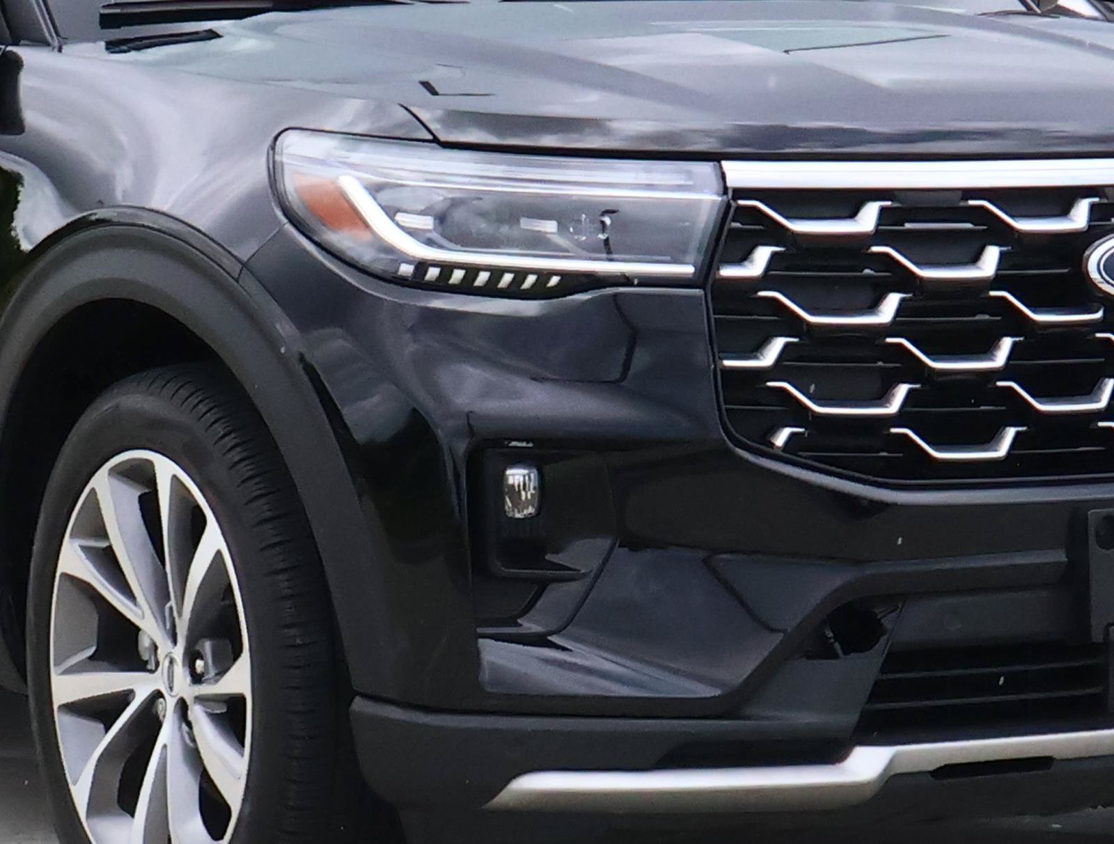 Used 2025 Ford Explorer Platinum w/ Ultimate Package RWD image 7