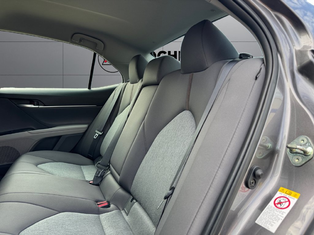 Used 2018 Toyota Camry LE FWD image 18