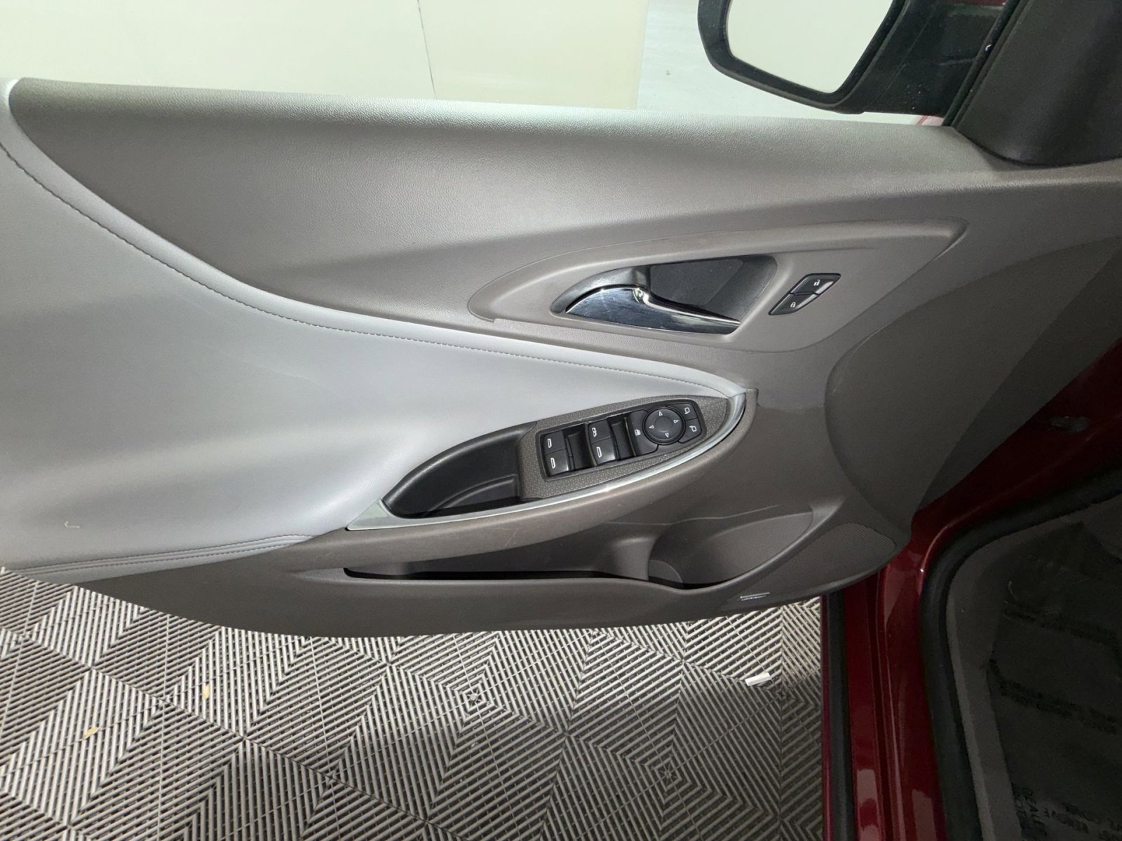 Used 2018 Chevrolet Malibu LT w/ Leather Package image 15