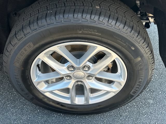 Used 2025 Jeep Grand Cherokee Laredo X w/ Trailer Tow Package AWD/4WD image 25