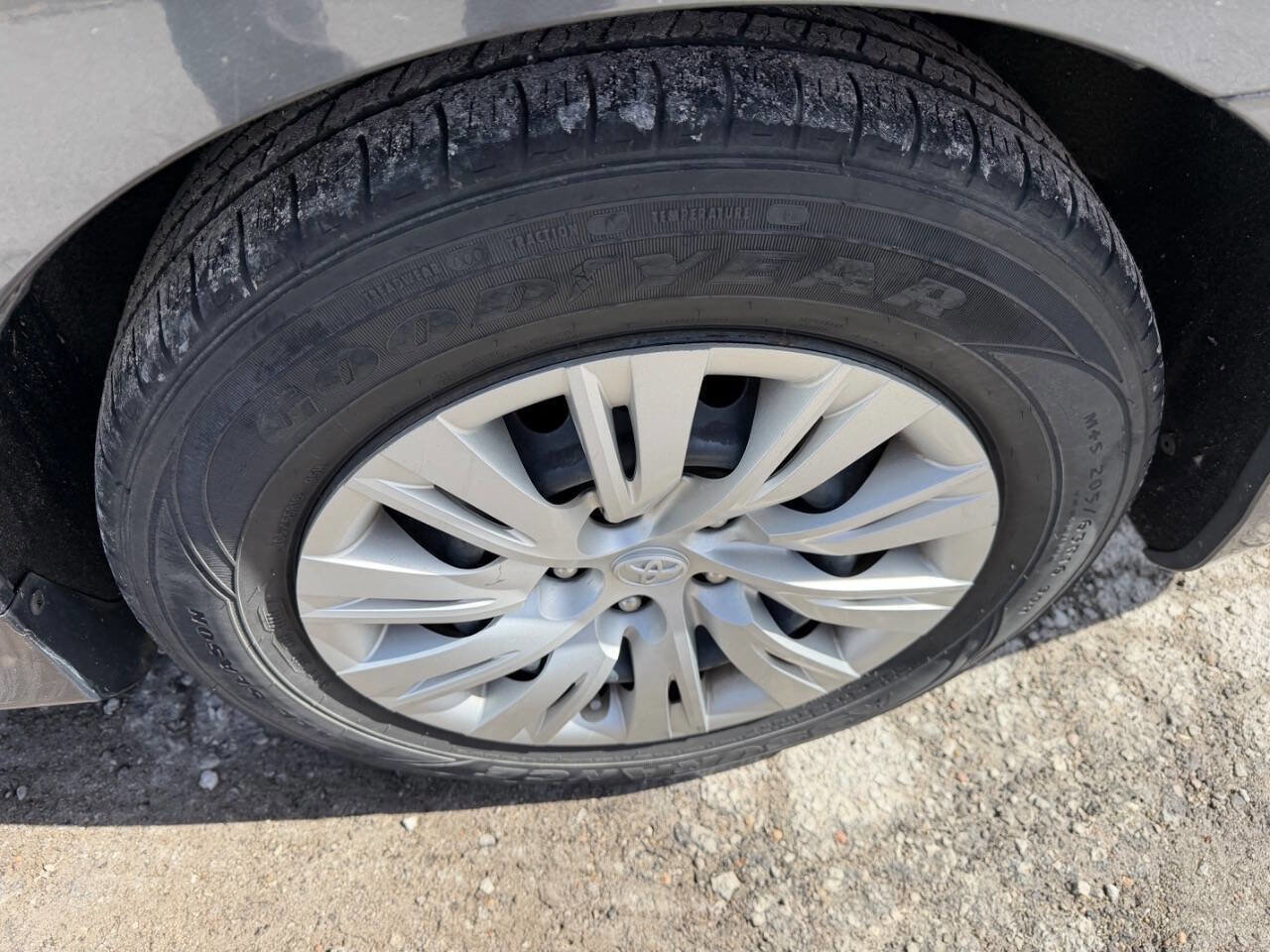 Used 2012 Toyota Camry LE image 10