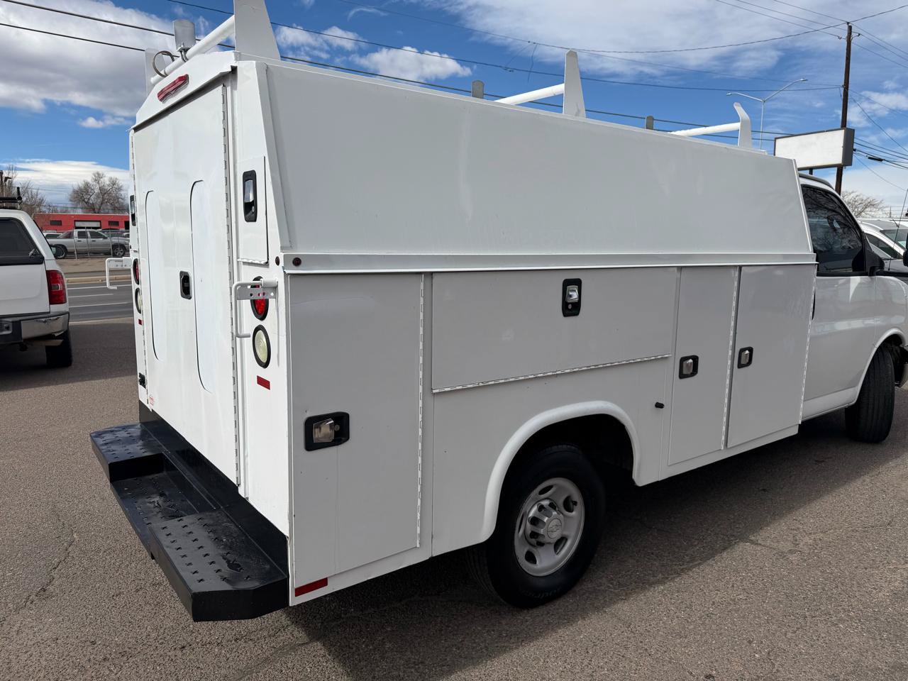 Used 2016 Chevrolet Express 3500 RWD image 25