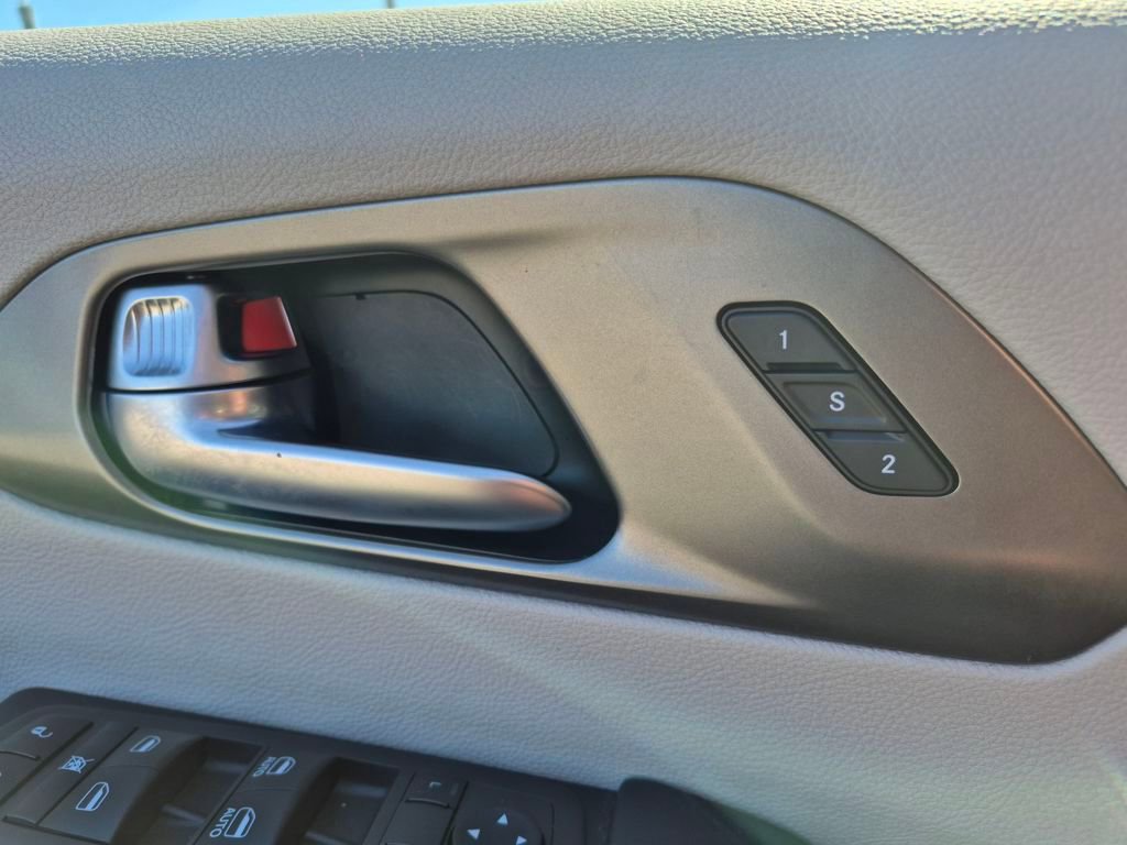 Used 2023 Chrysler Pacifica Touring-L image 17