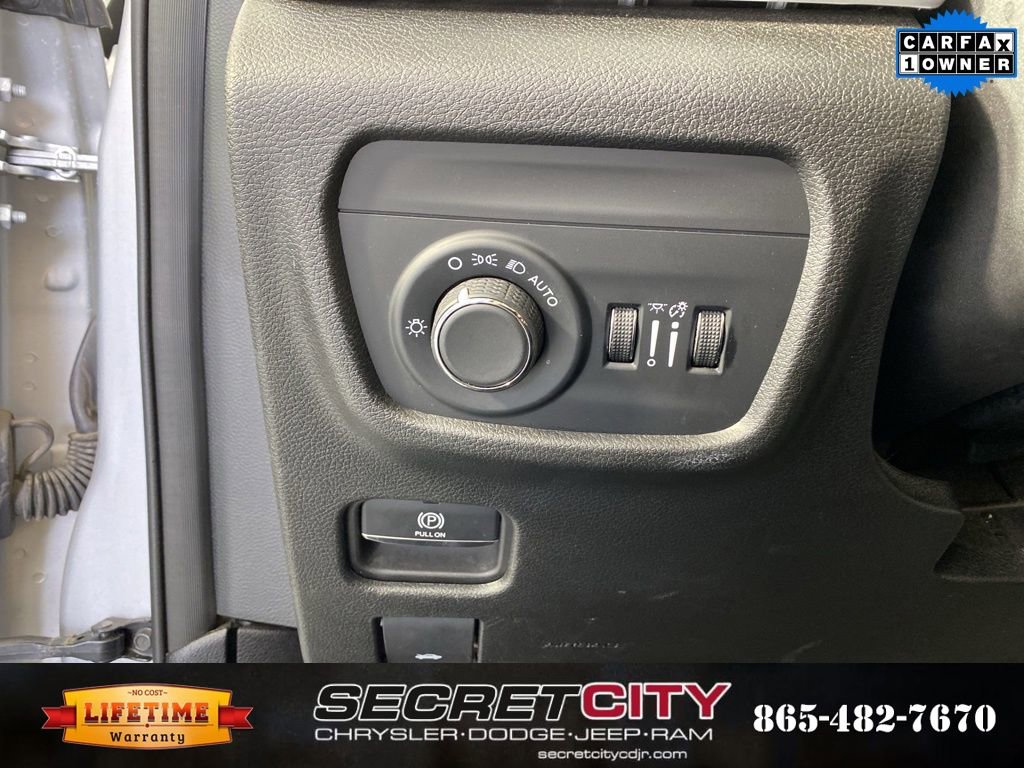 Used 2024 Jeep Grand Cherokee Altitude image 14