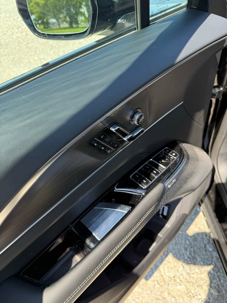 Certified 2025 Cadillac Lyriq Luxury AWD/4WD image 25