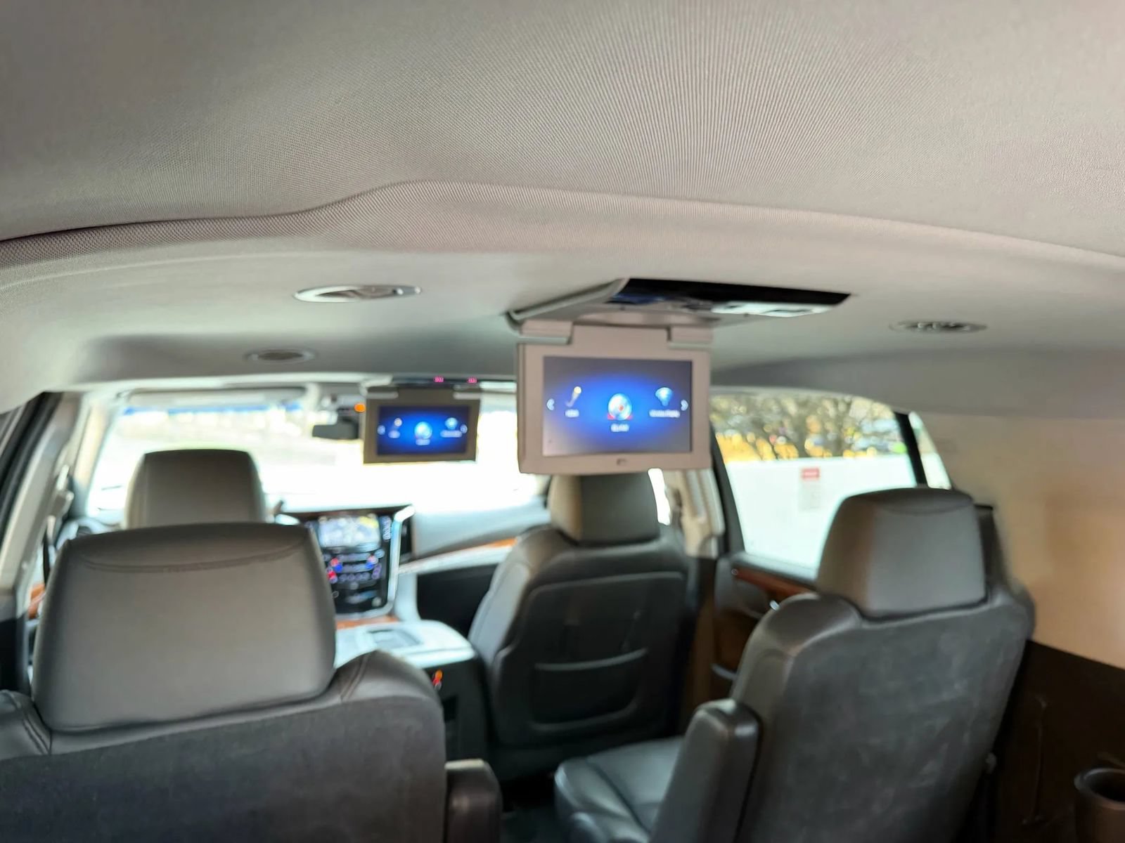 Used 2018 Cadillac Escalade ESV Luxury AWD/4WD image 6