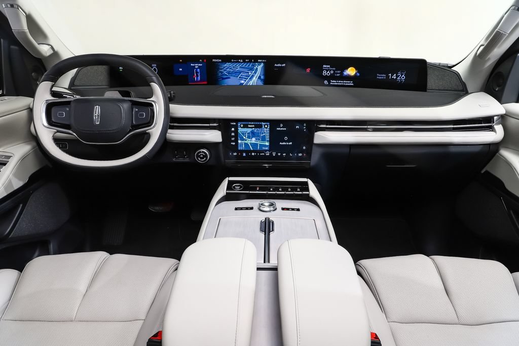 Used 2025 Lincoln Navigator L Reserve AWD/4WD image 7