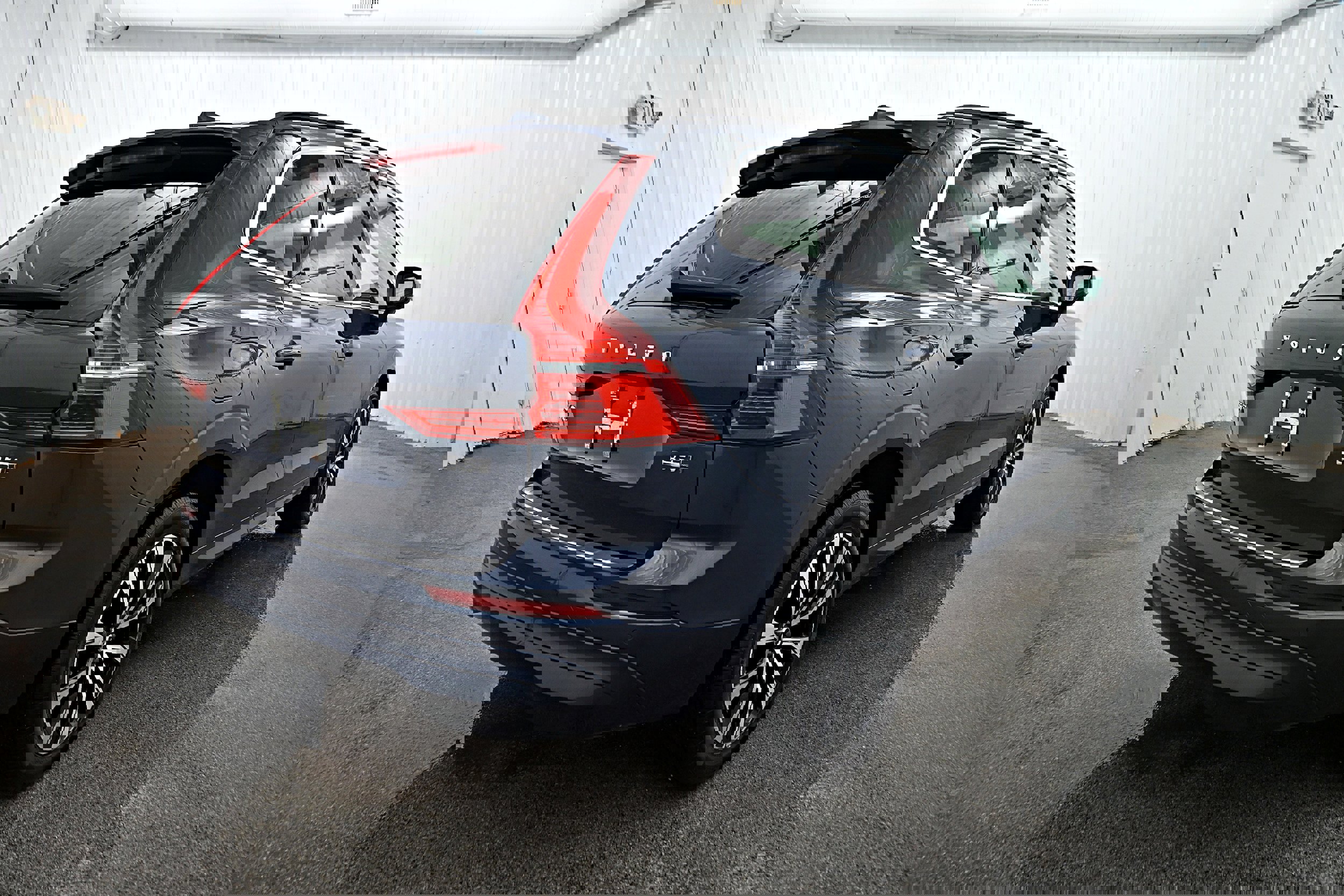 Used 2023 Volvo XC60 B5 Core w/ Climate Package image 33