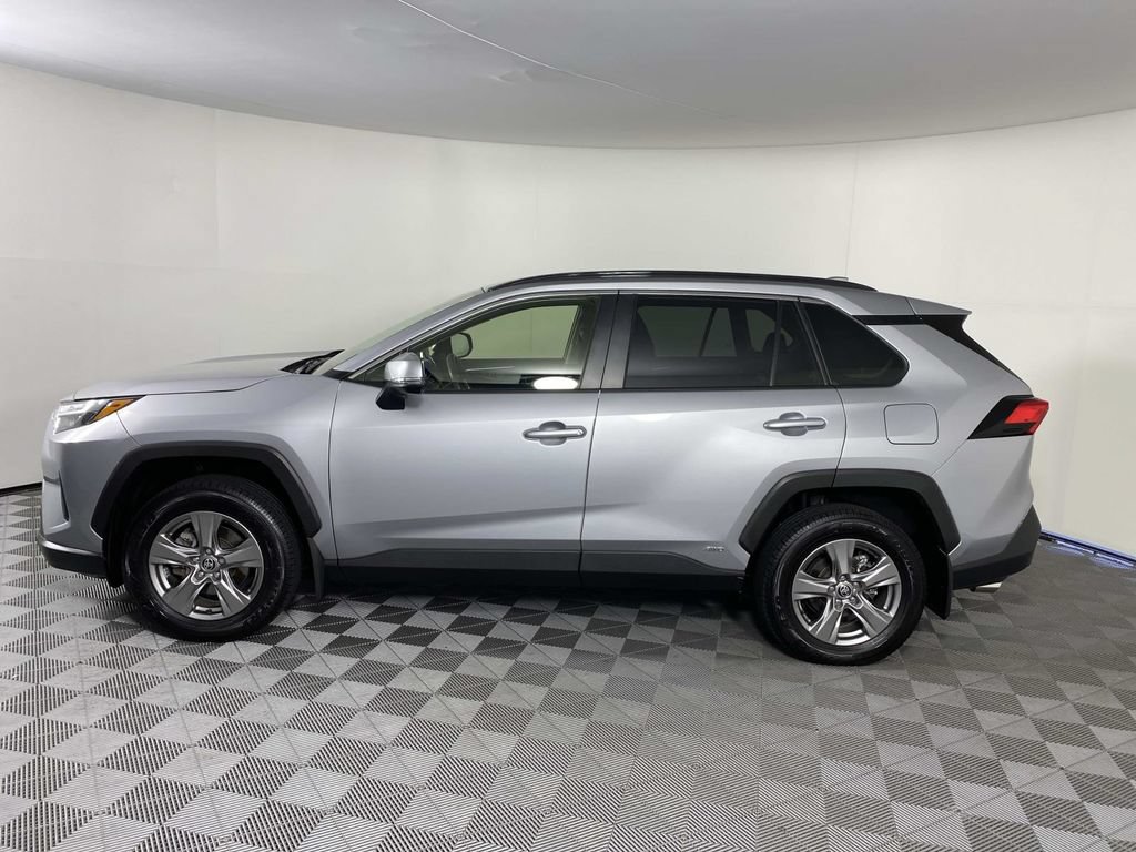 Used 2024 Toyota RAV4 LE AWD/4WD image 5