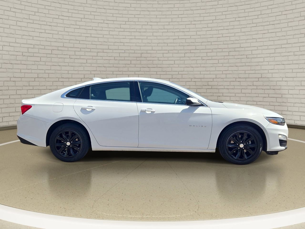 Used 2023 Chevrolet Malibu LT FWD image 4