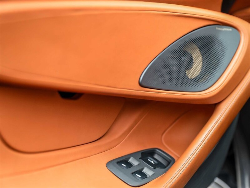 Used 2016 McLaren 570S Coupe RWD image 28
