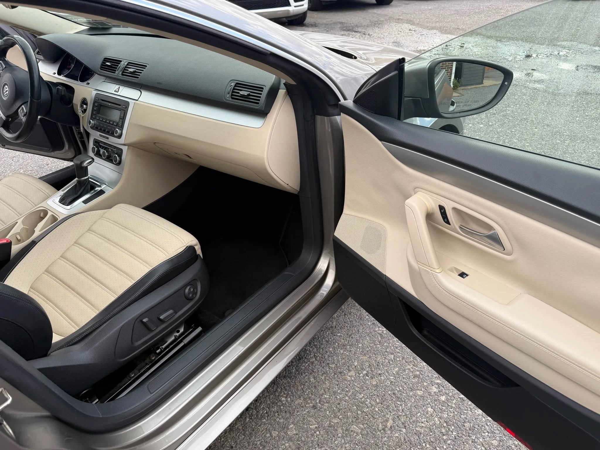 Used 2009 Volkswagen CC Sport FWD image 21