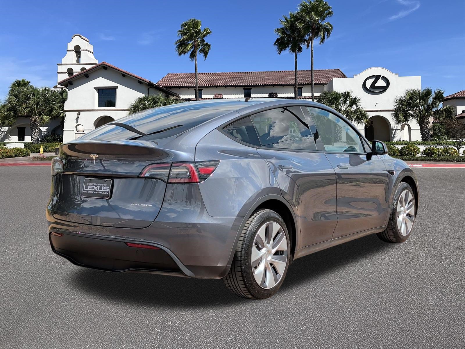 Used 2023 Tesla Model Y Long Range AWD/4WD image 2