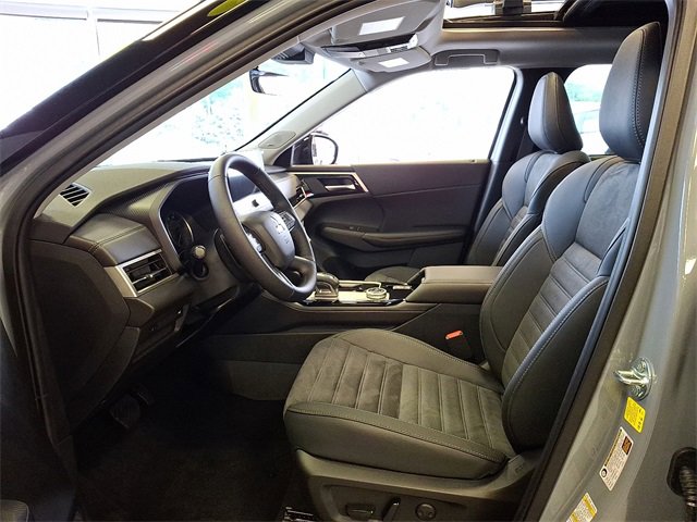 New 2025 Mitsubishi Outlander AWD image 6