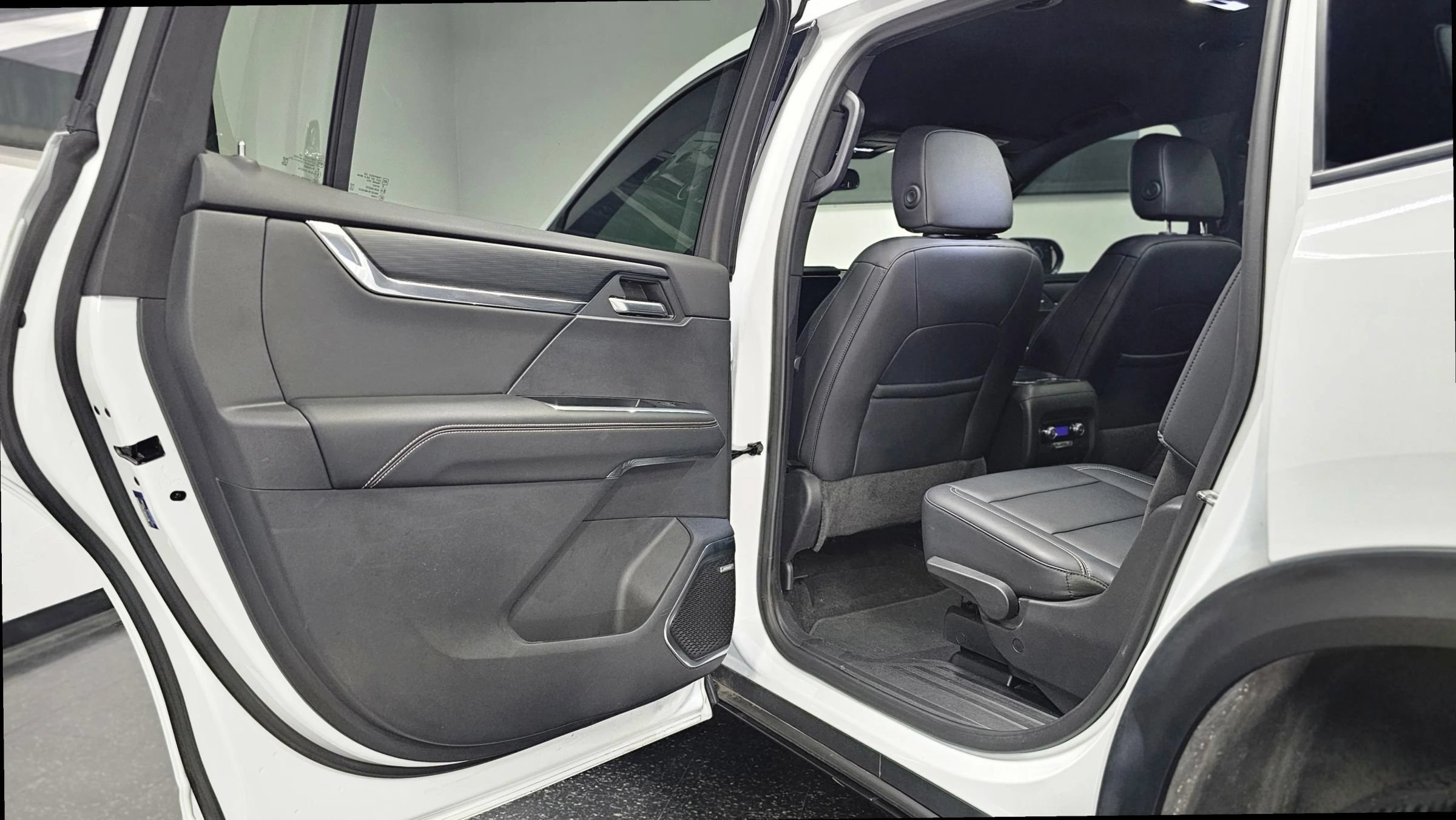 Used 2024 GMC Acadia Elevation FWD image 36