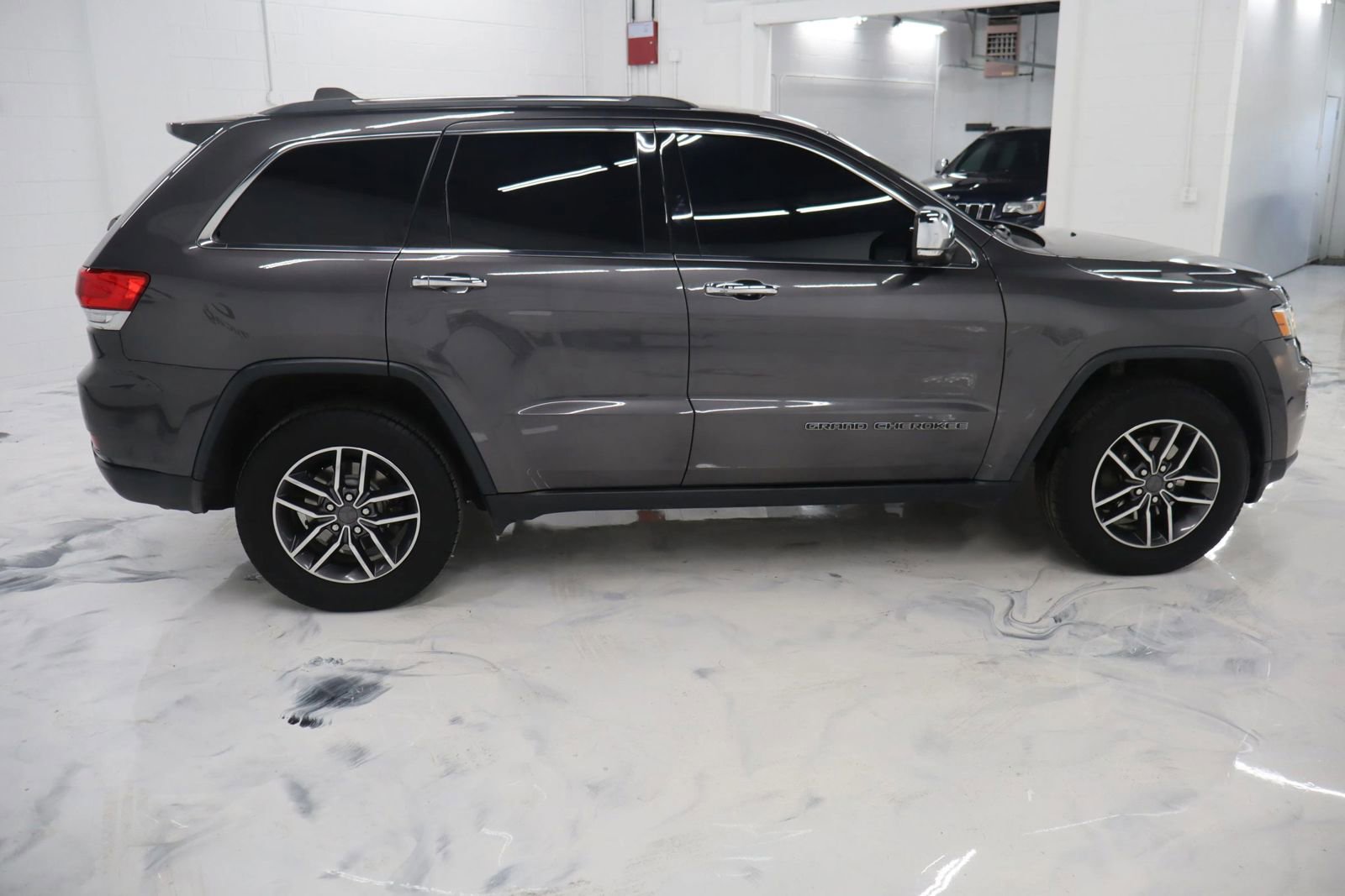 Used 2019 Jeep Grand Cherokee Limited image 5