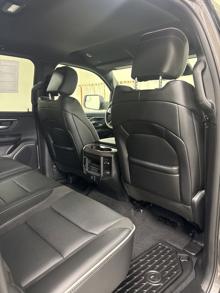New 2026 RAM 1500 Laramie AWD/4WD image 32
