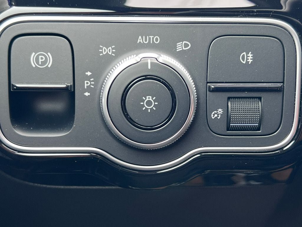 New 2025 Mercedes-Benz CLA 250 4MATIC image 16