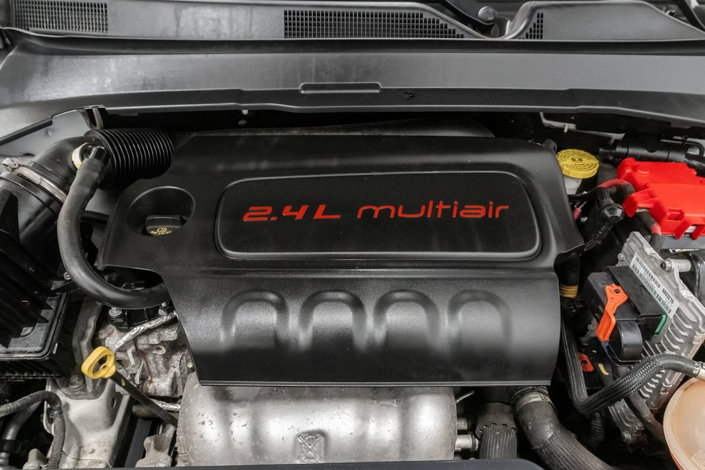 Used 2019 Jeep Compass Latitude w/ Popular Equipment Group AWD/4WD image 4