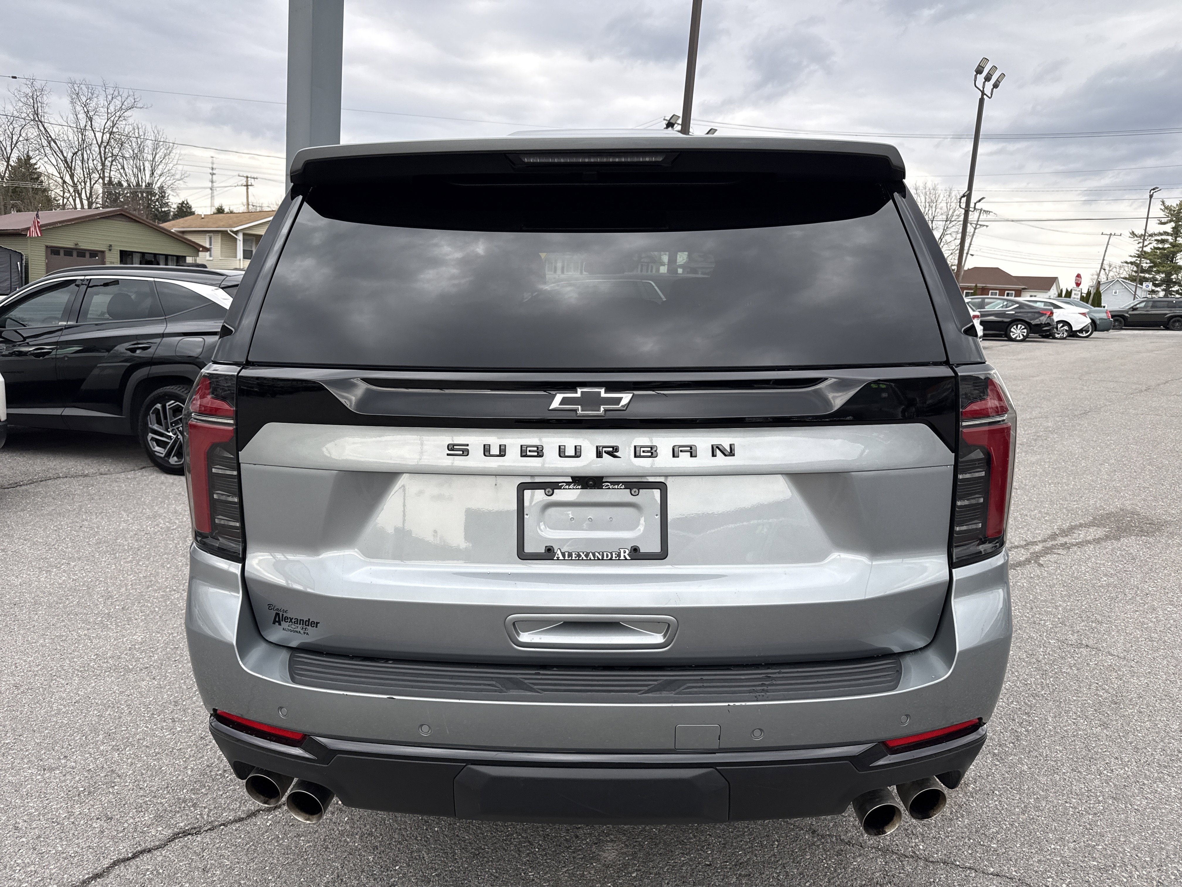 Used 2025 Chevrolet Suburban Z71 AWD/4WD image 4