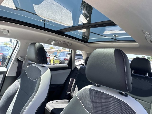 New 2026 Volkswagen Taos SE FWD image 10