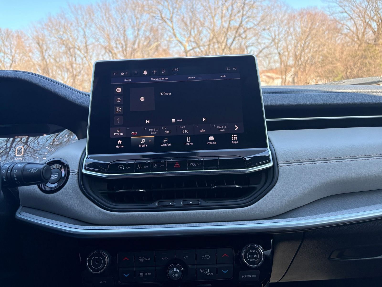 Used 2025 Jeep Compass Limited image 17