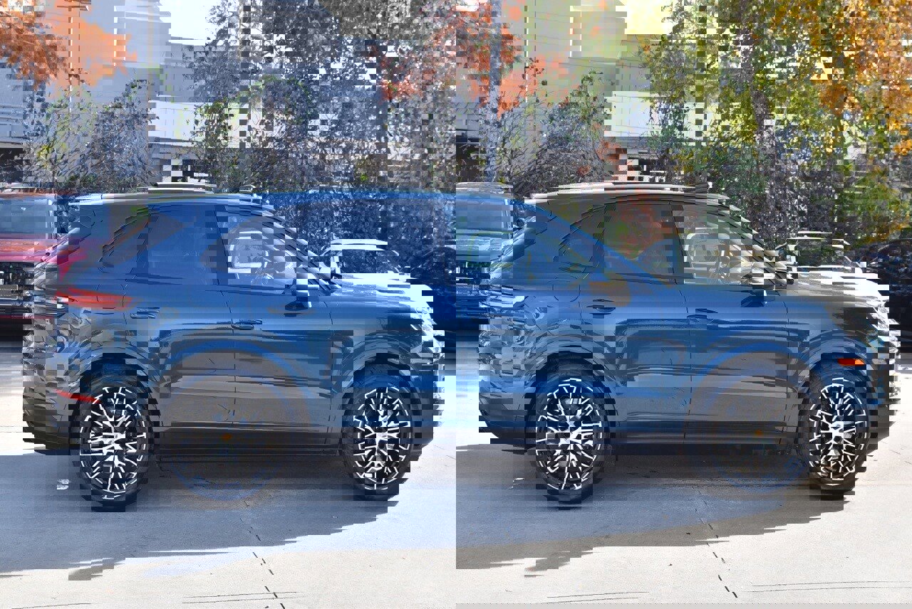 Used 2025 Porsche Cayenne image 6