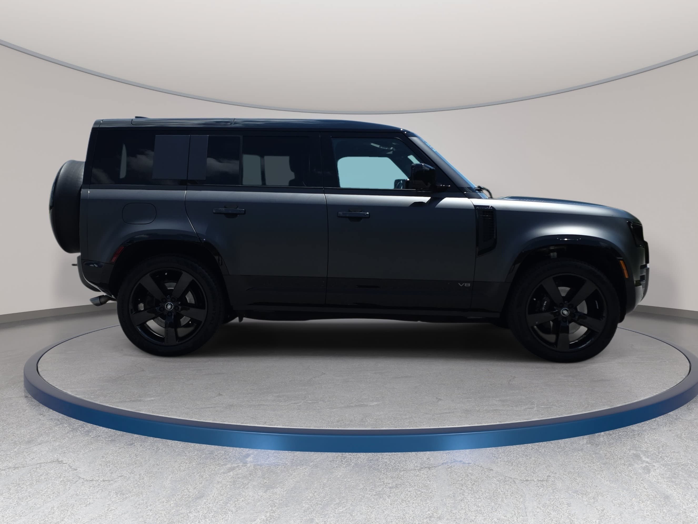 Used 2025 Land Rover Defender 110 V8 AWD/4WD image 4
