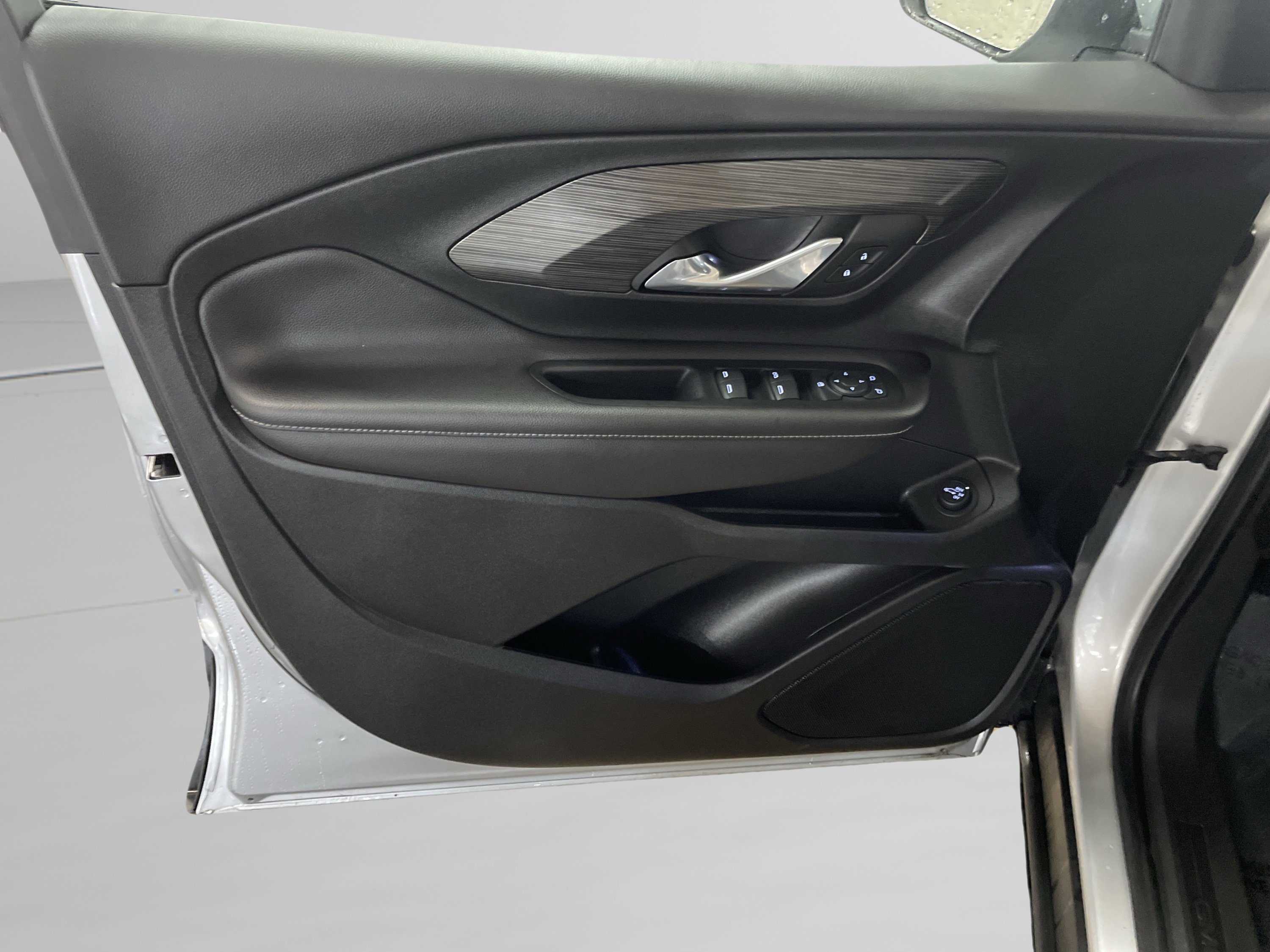 Used 2022 GMC Terrain SLE w/ Driver Convenience Package image 13