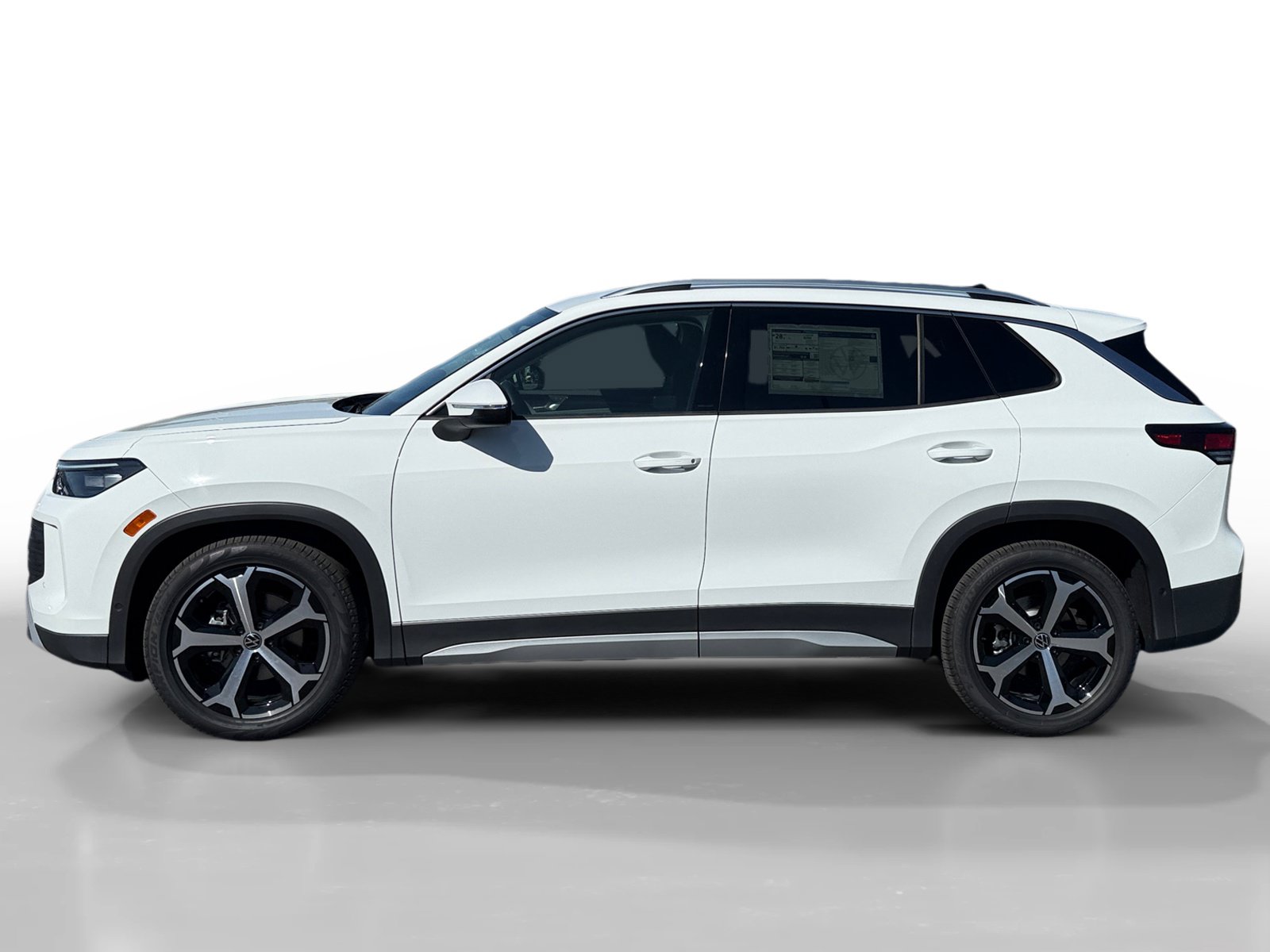 New 2026 Volkswagen Tiguan SE FWD image 2