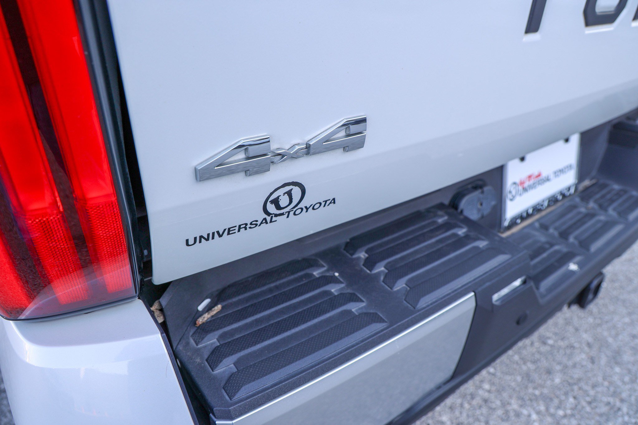 Used 2024 Toyota Tundra Limited w/ Power Package AWD/4WD image 16