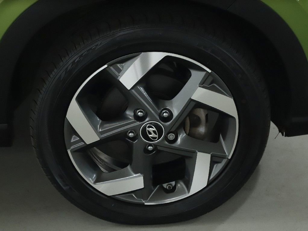Used 2023 Hyundai Venue SEL FWD image 11