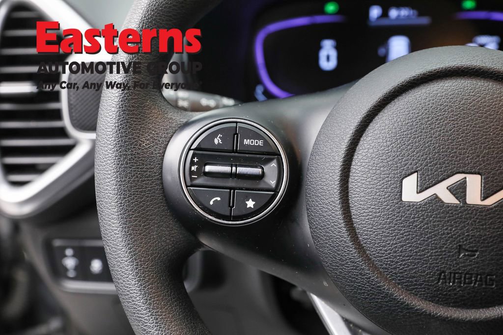 Used 2023 Kia Soul LX w/ LX Technology Package image 15