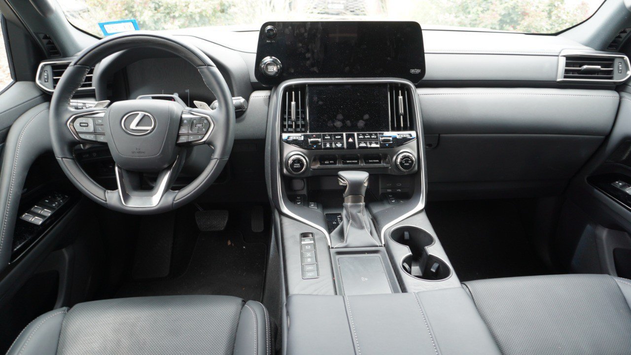Certified 2026 Lexus LX 600 4WD w/ Accessory Package (Z1) image 13