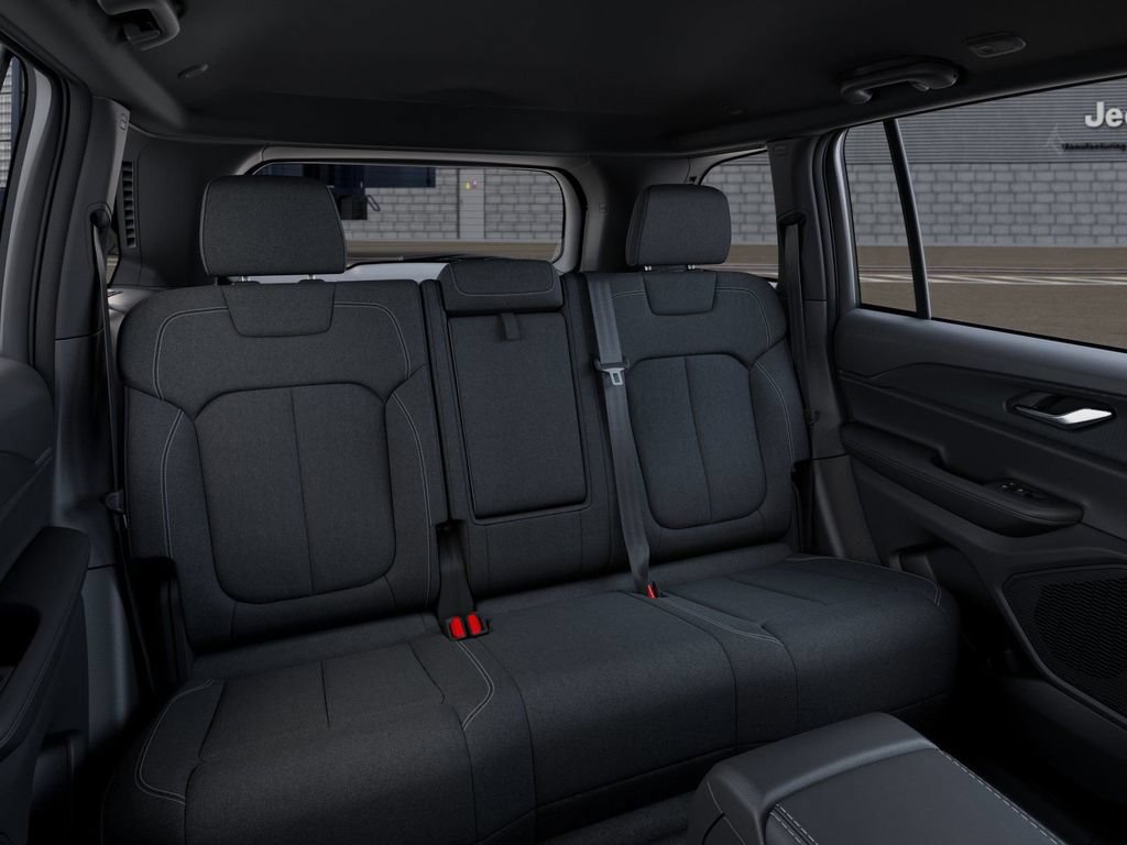 Used 2025 Jeep Grand Cherokee Laredo w/ MOPAR Finishing Package AWD/4WD image 15