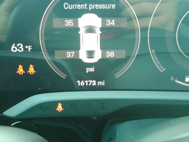 Used 2023 Porsche Taycan image 40