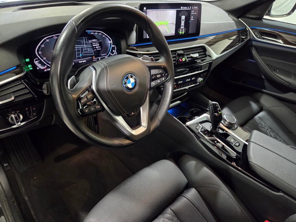 Used 2023 BMW 530e xDrive w/ Premium Package image 4