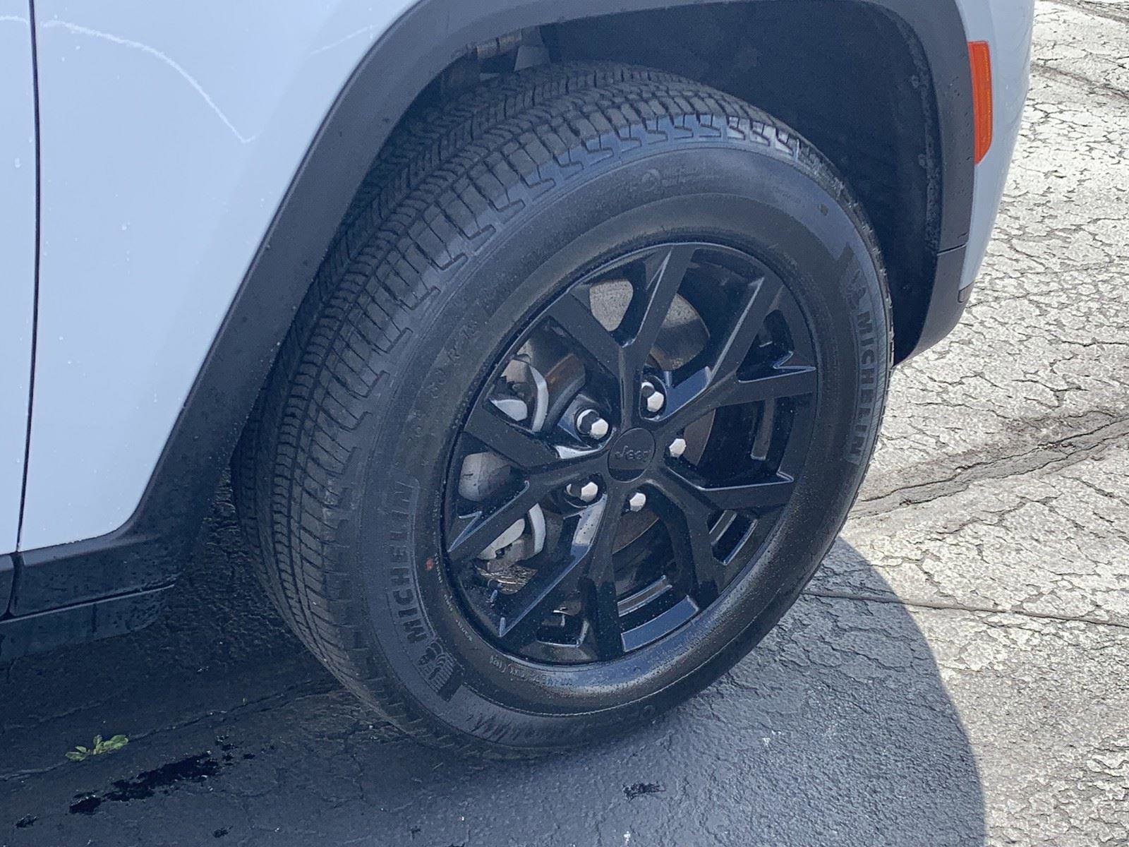 Used 2024 Jeep Grand Cherokee L Altitude image 9