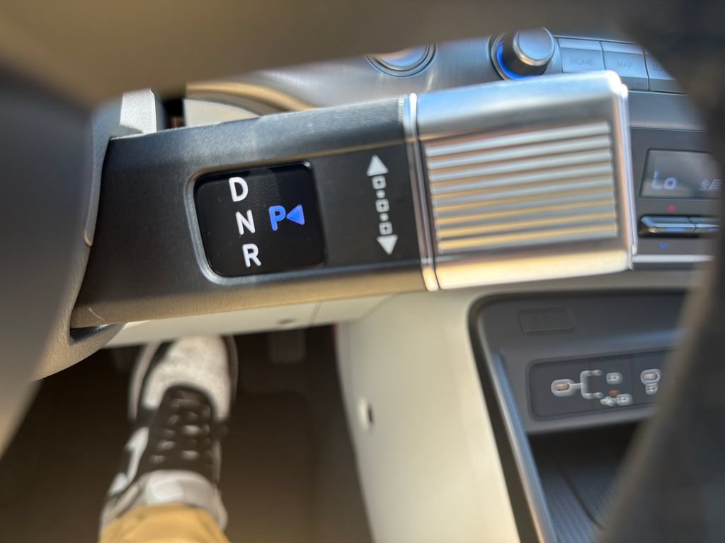 New 2026 Hyundai Kona SEL Premium FWD image 33