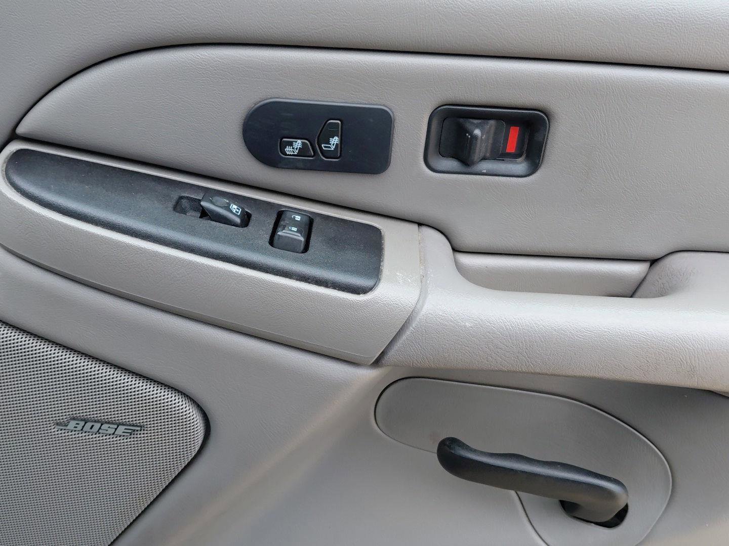 Used 2004 Chevrolet Suburban LT w/ Preferred Equipment Group image 14