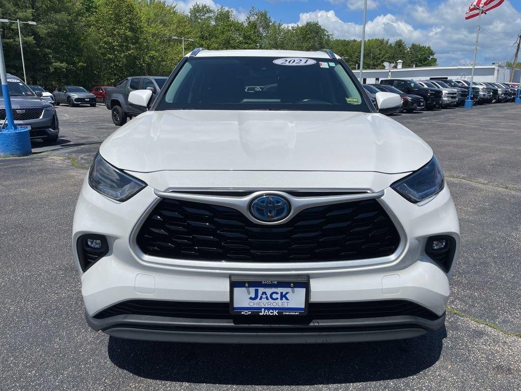 Used 2021 Toyota Highlander XLE AWD/4WD image 2