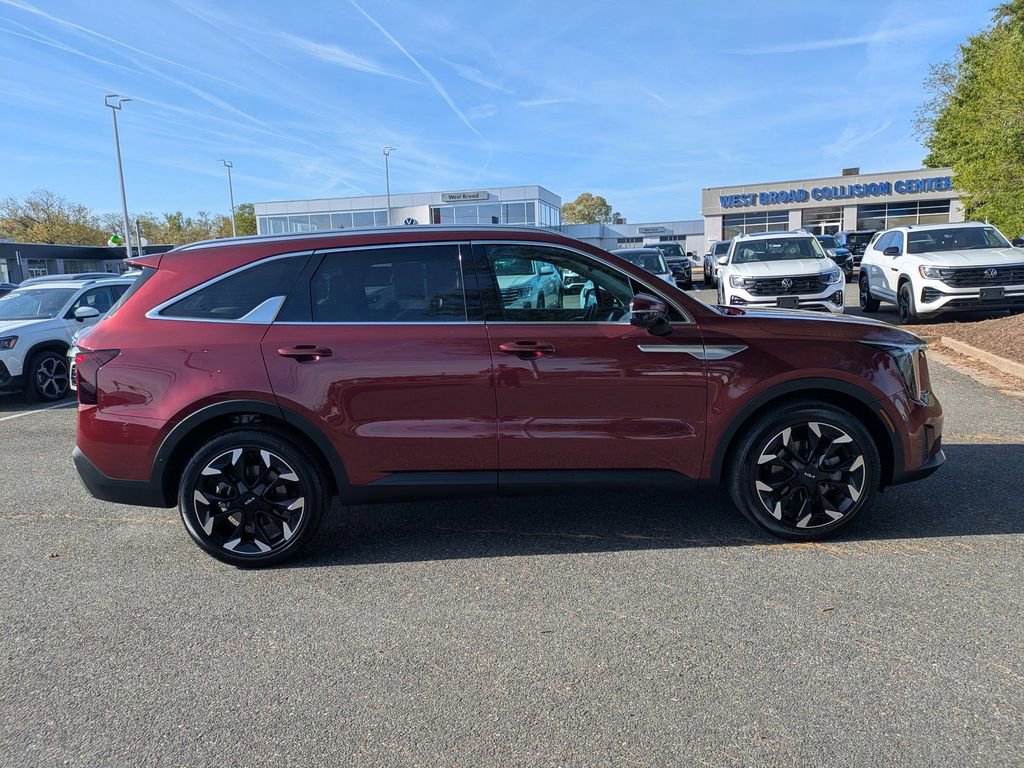 Used 2025 Kia Sorento SX image 3
