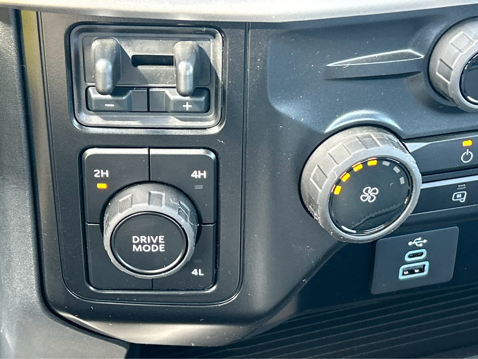 New 2025 Ford F350 XL w/ XL Chrome Package image 30