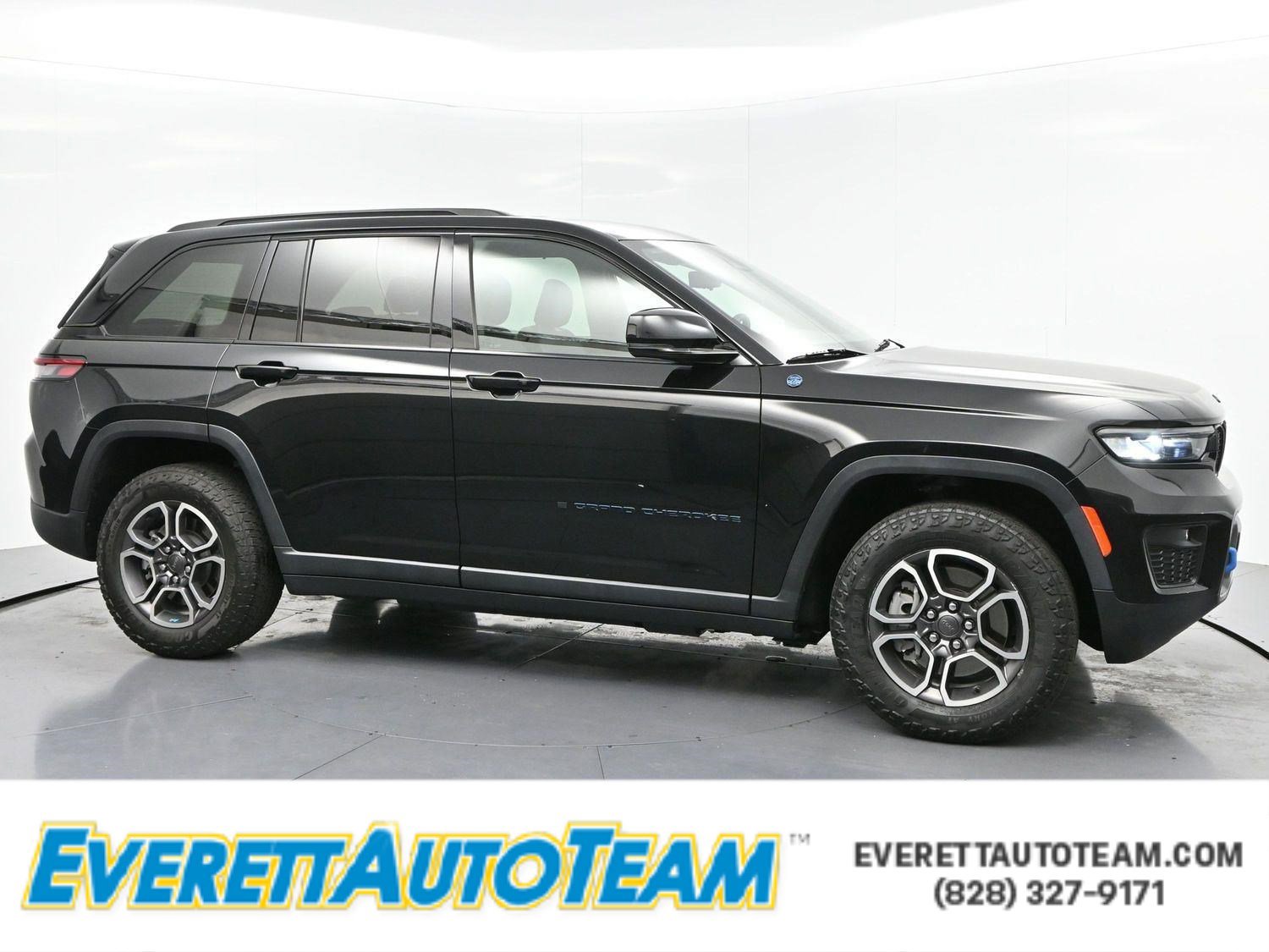 Used 2022 Jeep Grand Cherokee Trailhawk w/ Luxury Tech Group III AWD/4WD image 1
