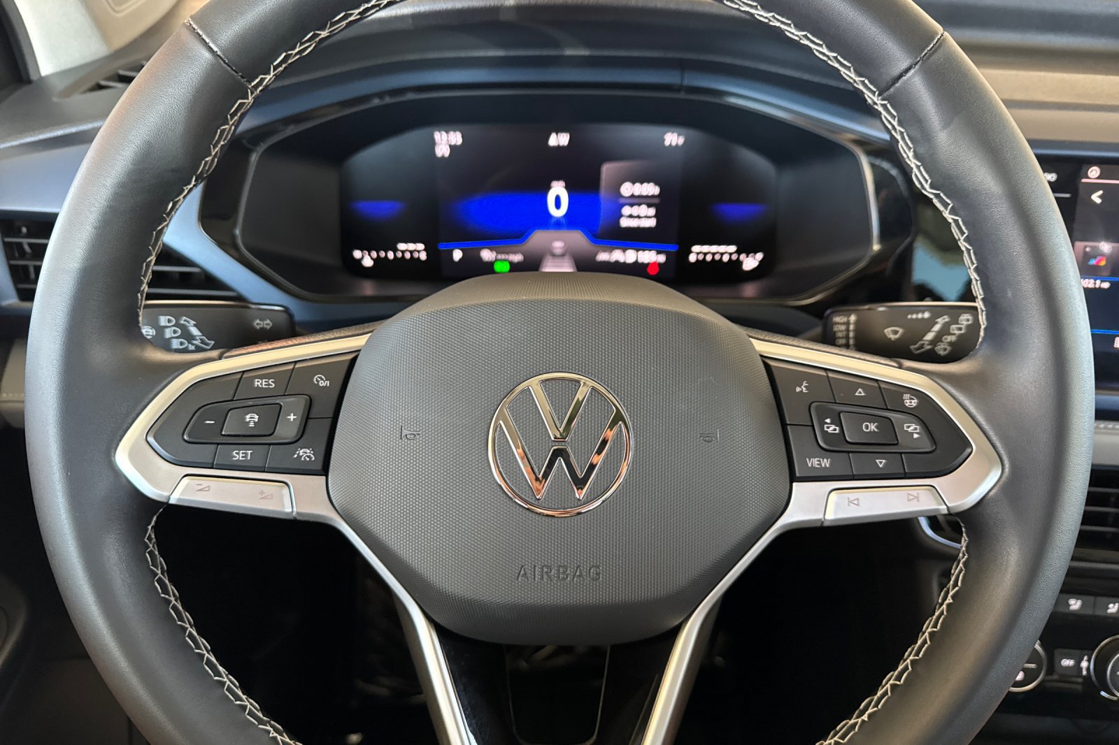 Used 2024 Volkswagen Taos SE w/ Panoramic Sunroof Package FWD image 28