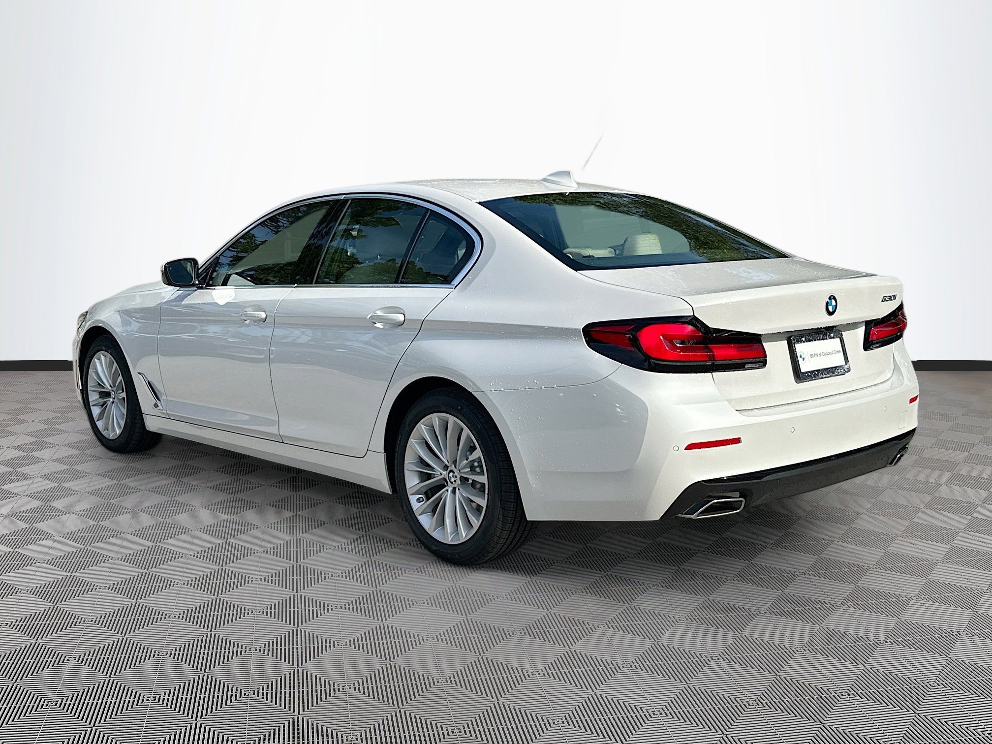 Certified 2023 BMW 530i w/ Premium Package image 5