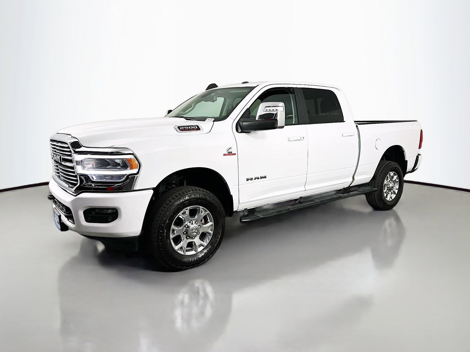 Used 2024 RAM 2500 Laramie AWD/4WD image 3